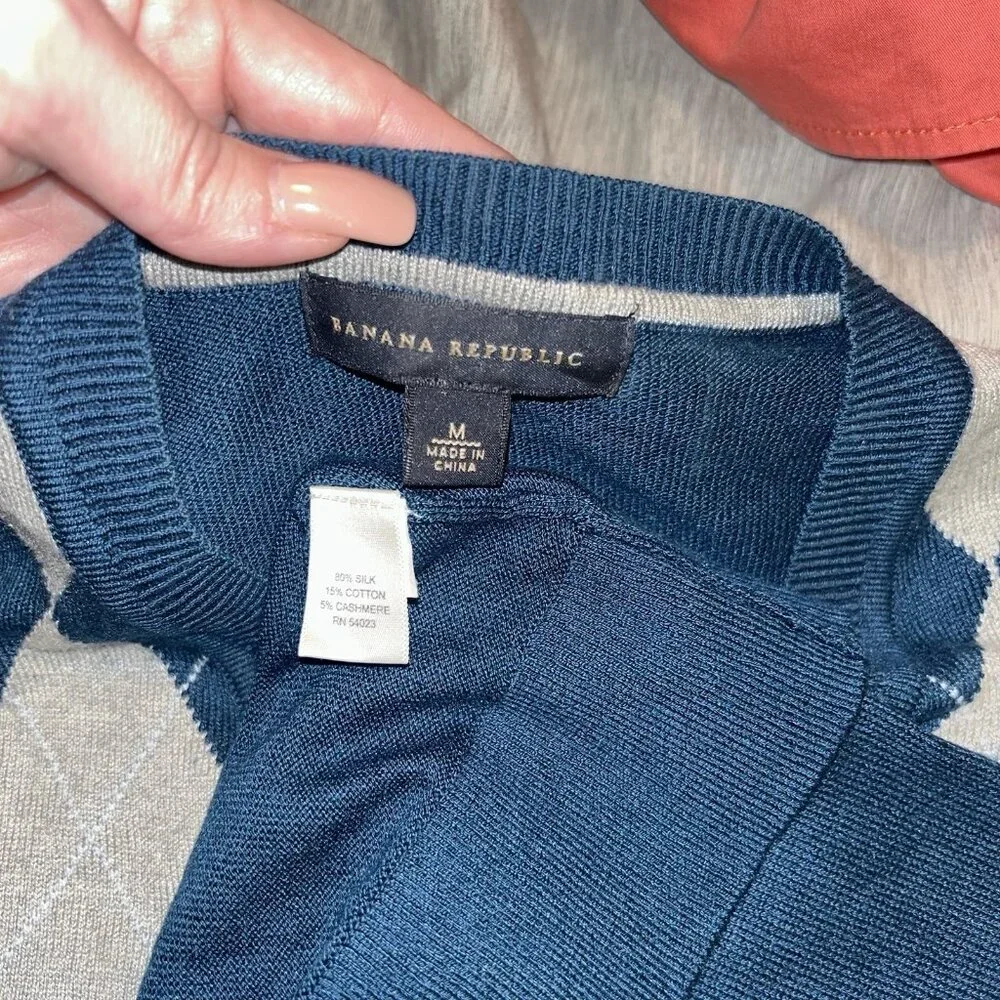Banana Republic Blue Argyle V-Neck Silk Cashmere Blend Preppy Sweater Medium